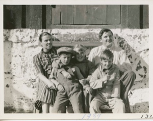 Image of Gov. and wife and three children